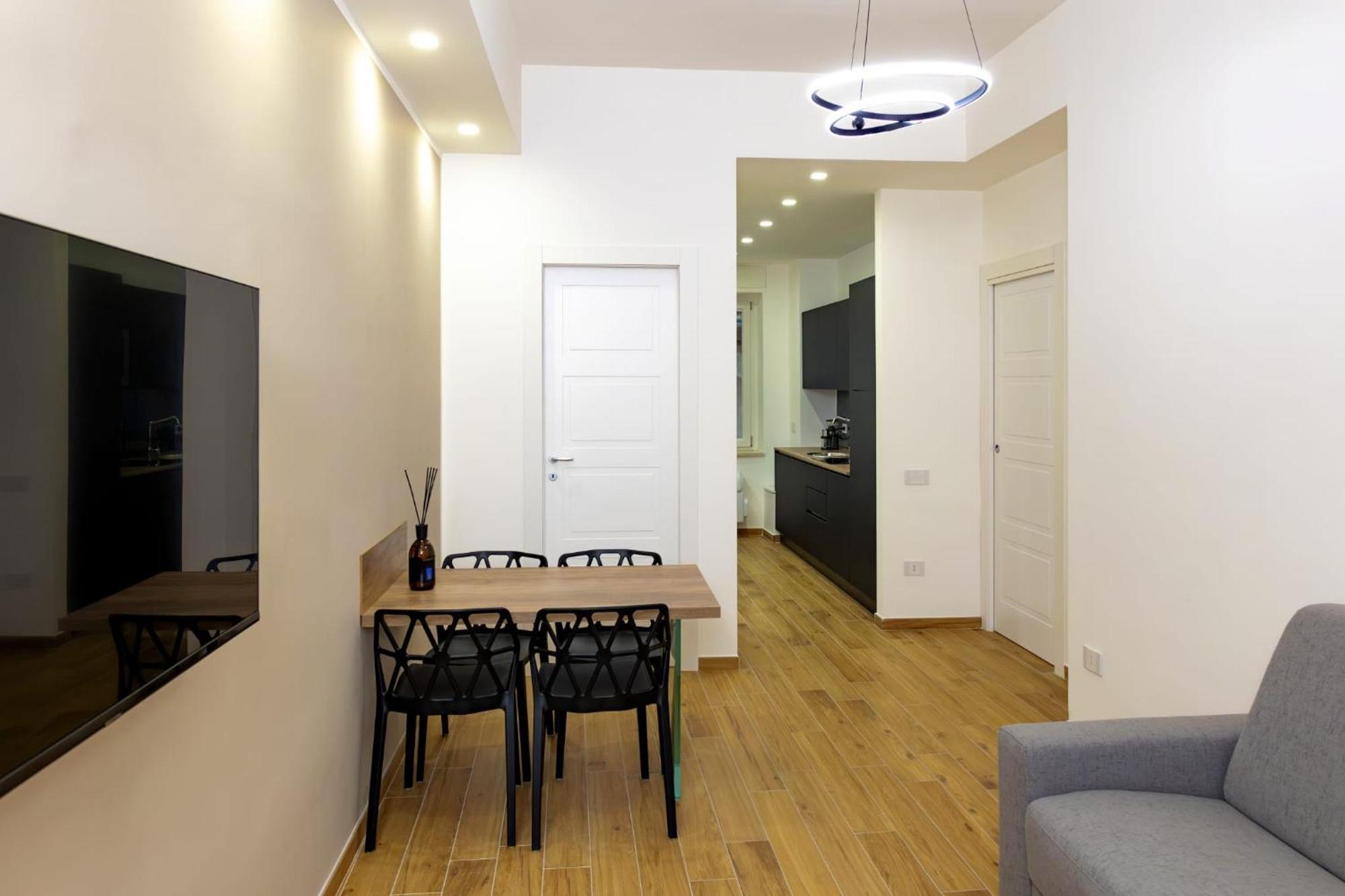 Three Moons Boutique House/Calypso Apartment ซาแลร์โน ภายนอก รูปภาพ