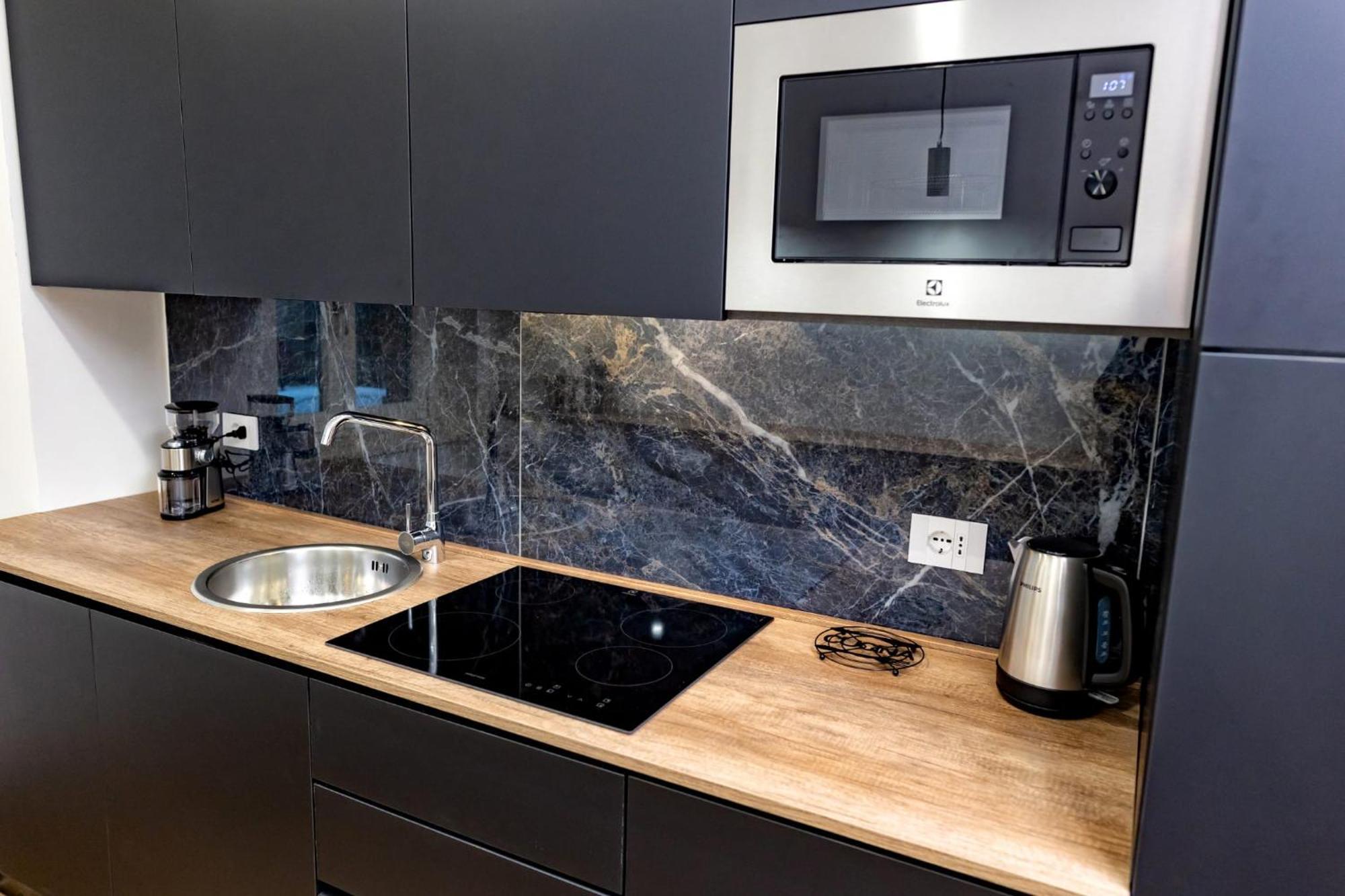Three Moons Boutique House/Calypso Apartment ซาแลร์โน ภายนอก รูปภาพ
