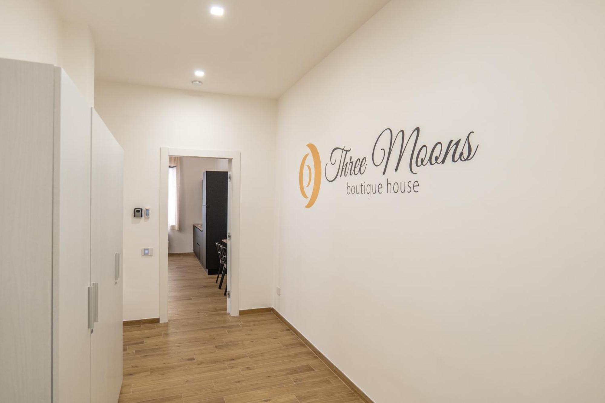 Three Moons Boutique House/Calypso Apartment ซาแลร์โน ภายนอก รูปภาพ