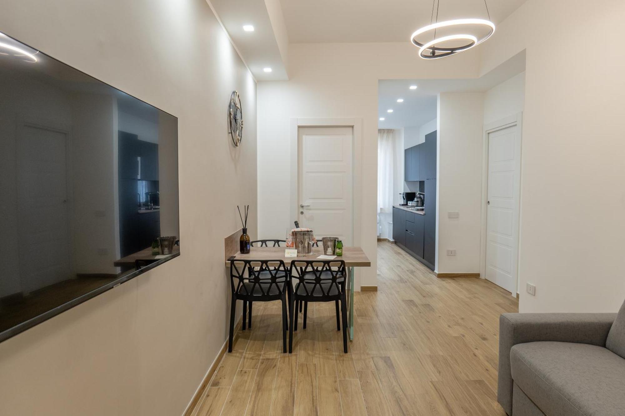 Three Moons Boutique House/Calypso Apartment ซาแลร์โน ภายนอก รูปภาพ