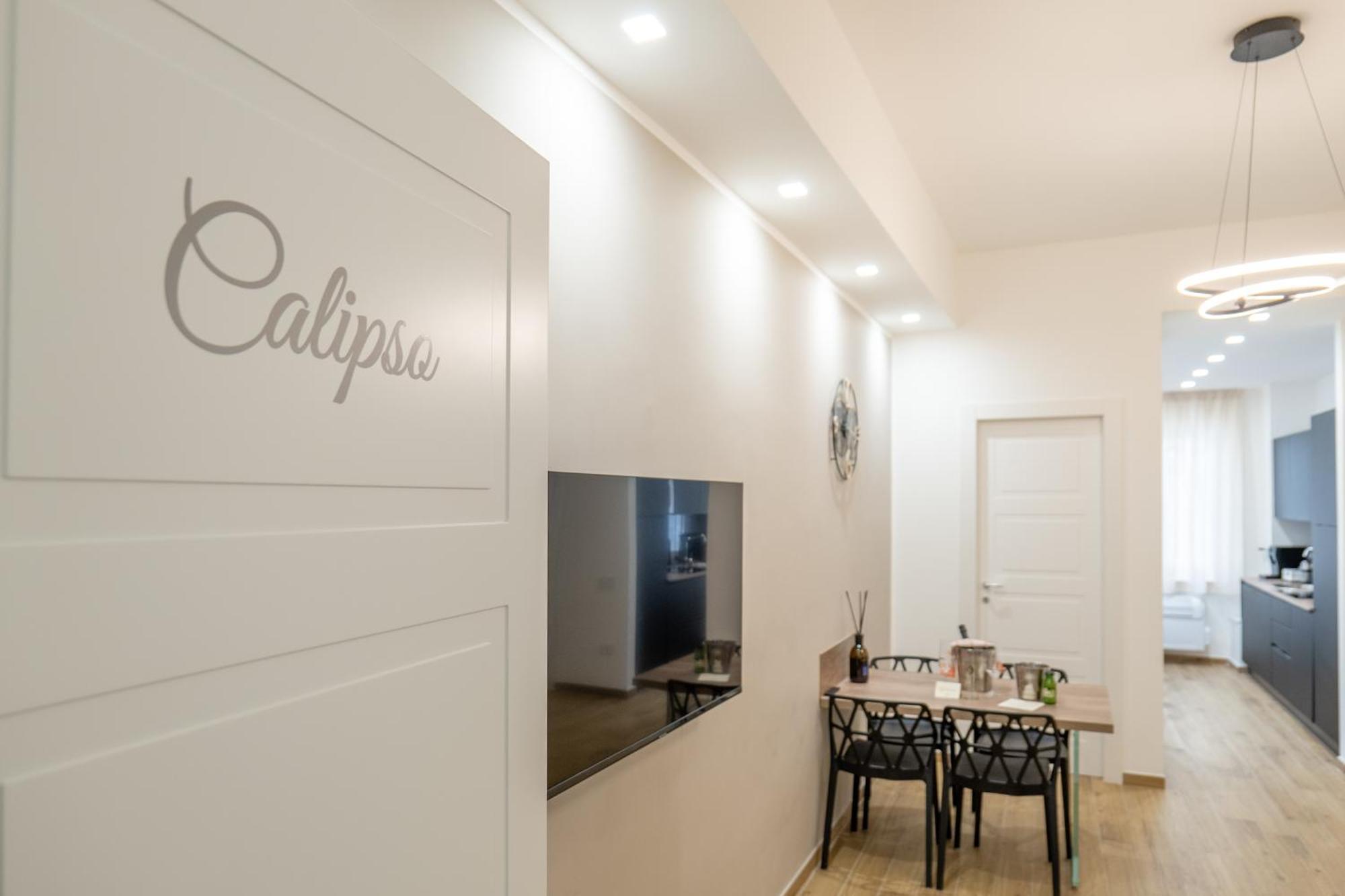 Three Moons Boutique House/Calypso Apartment ซาแลร์โน ภายนอก รูปภาพ
