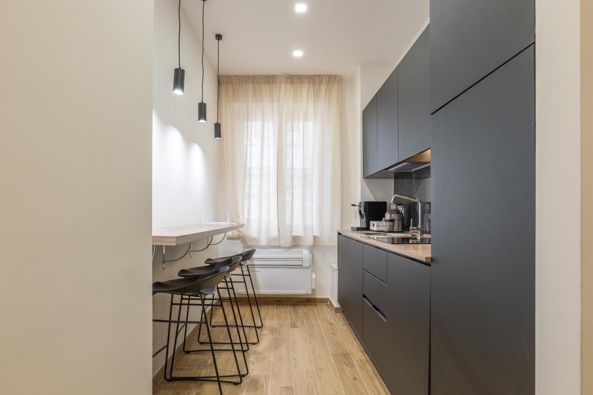 Three Moons Boutique House/Calypso Apartment ซาแลร์โน ภายนอก รูปภาพ
