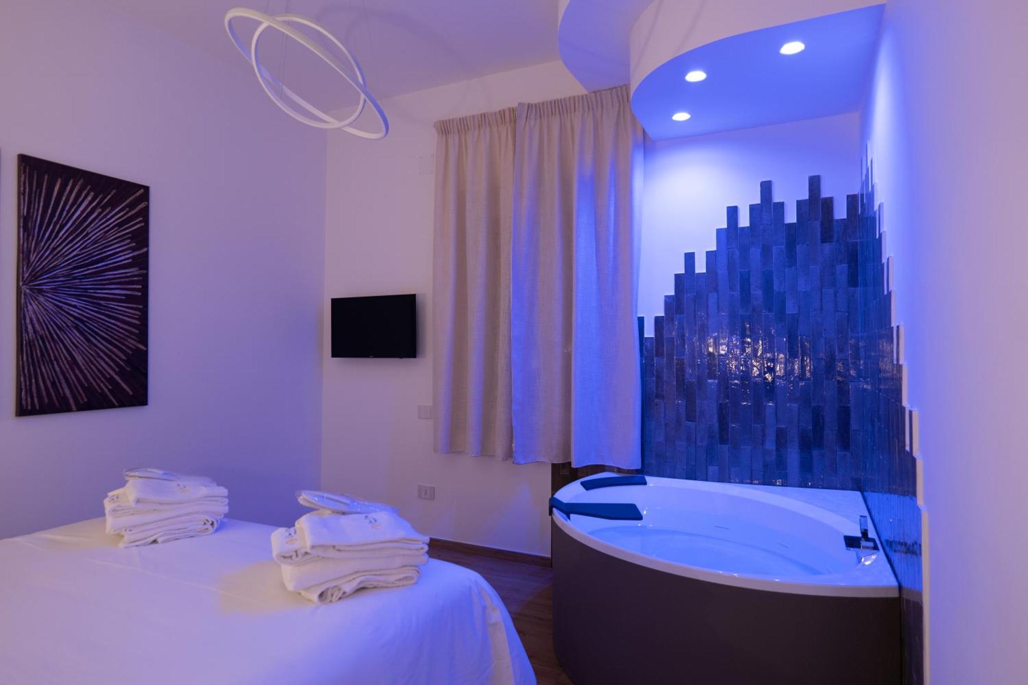 Three Moons Boutique House/Calypso Apartment ซาแลร์โน ภายนอก รูปภาพ