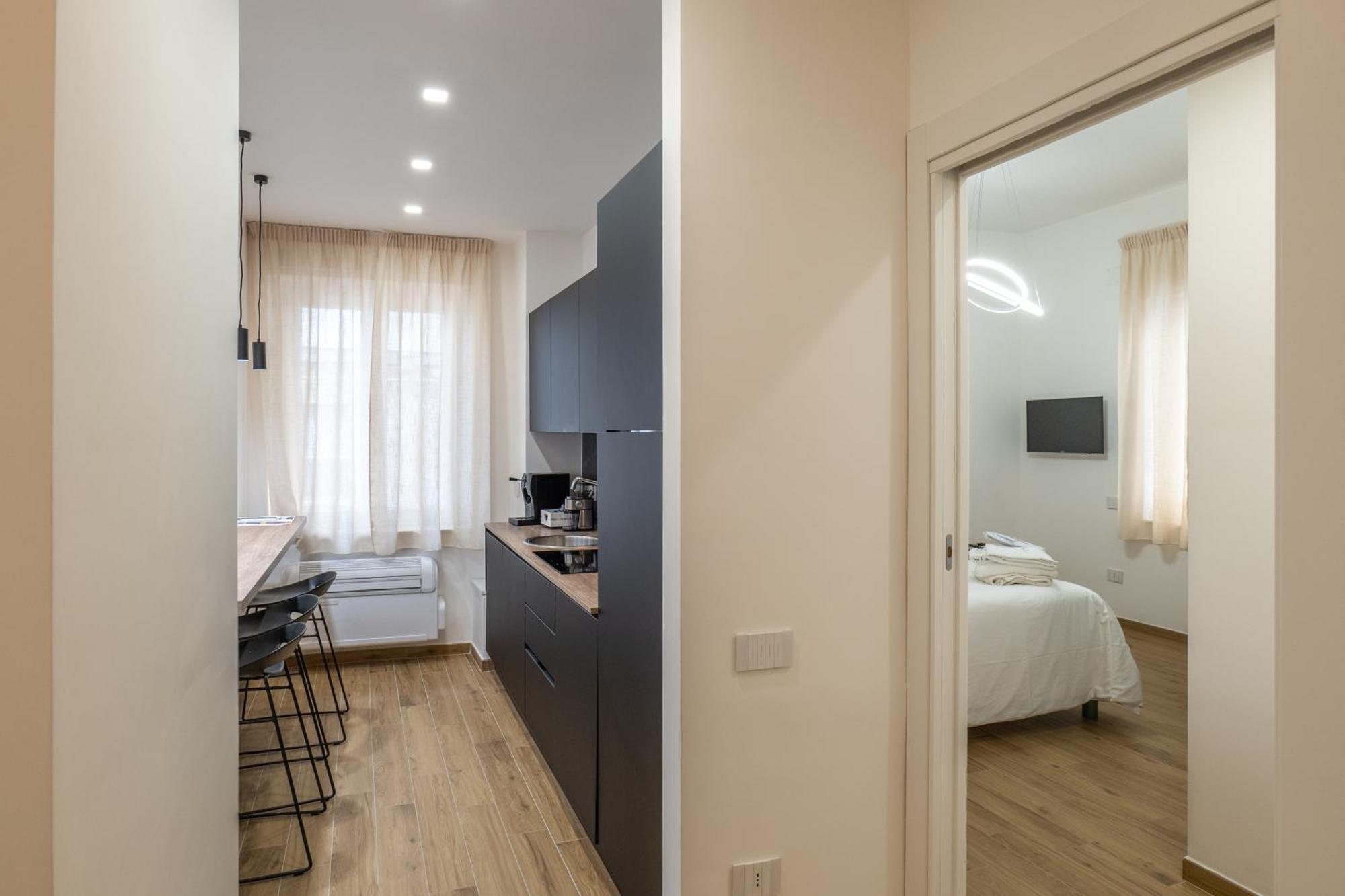Three Moons Boutique House/Calypso Apartment ซาแลร์โน ภายนอก รูปภาพ