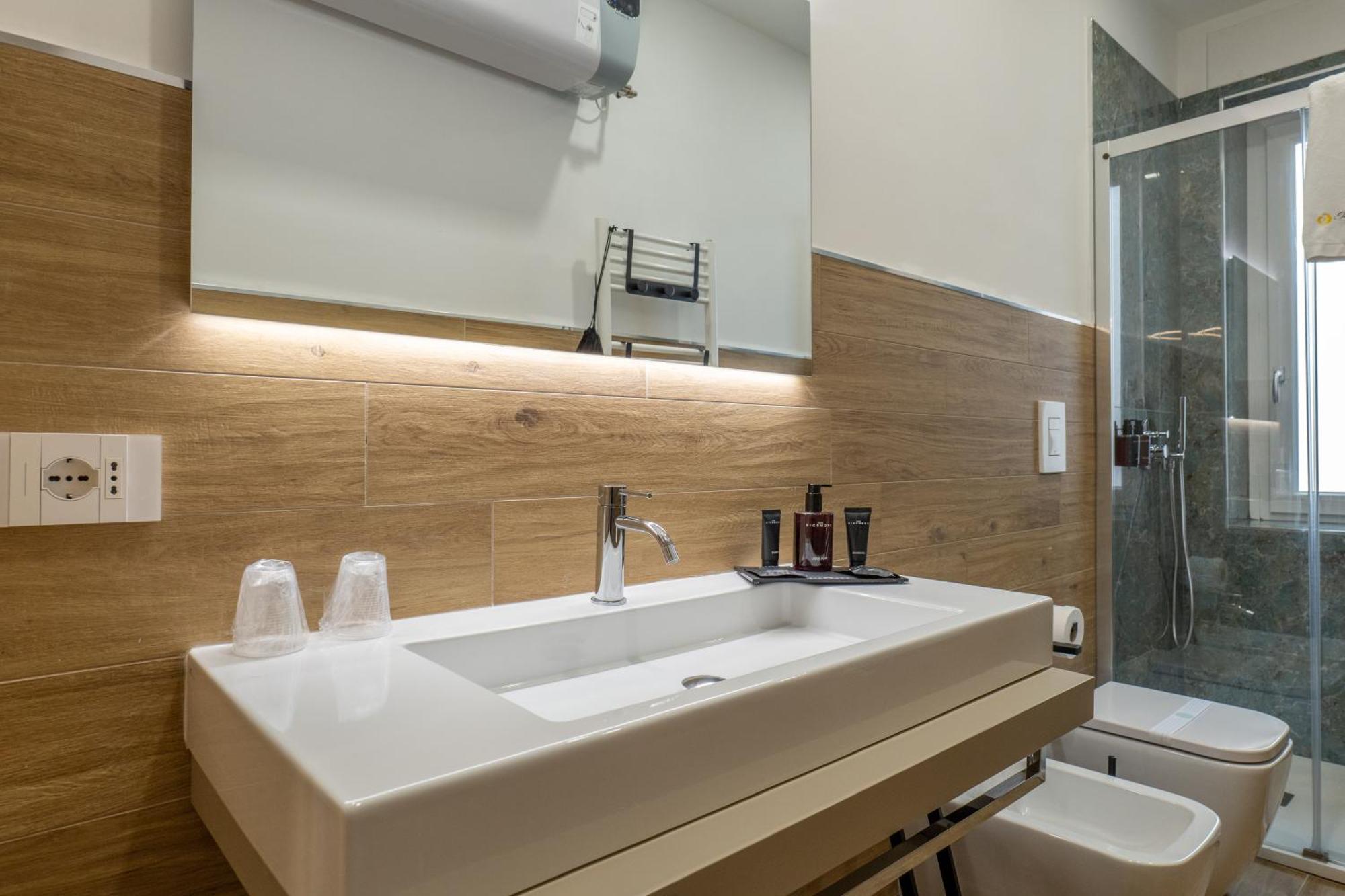 Three Moons Boutique House/Calypso Apartment ซาแลร์โน ภายนอก รูปภาพ
