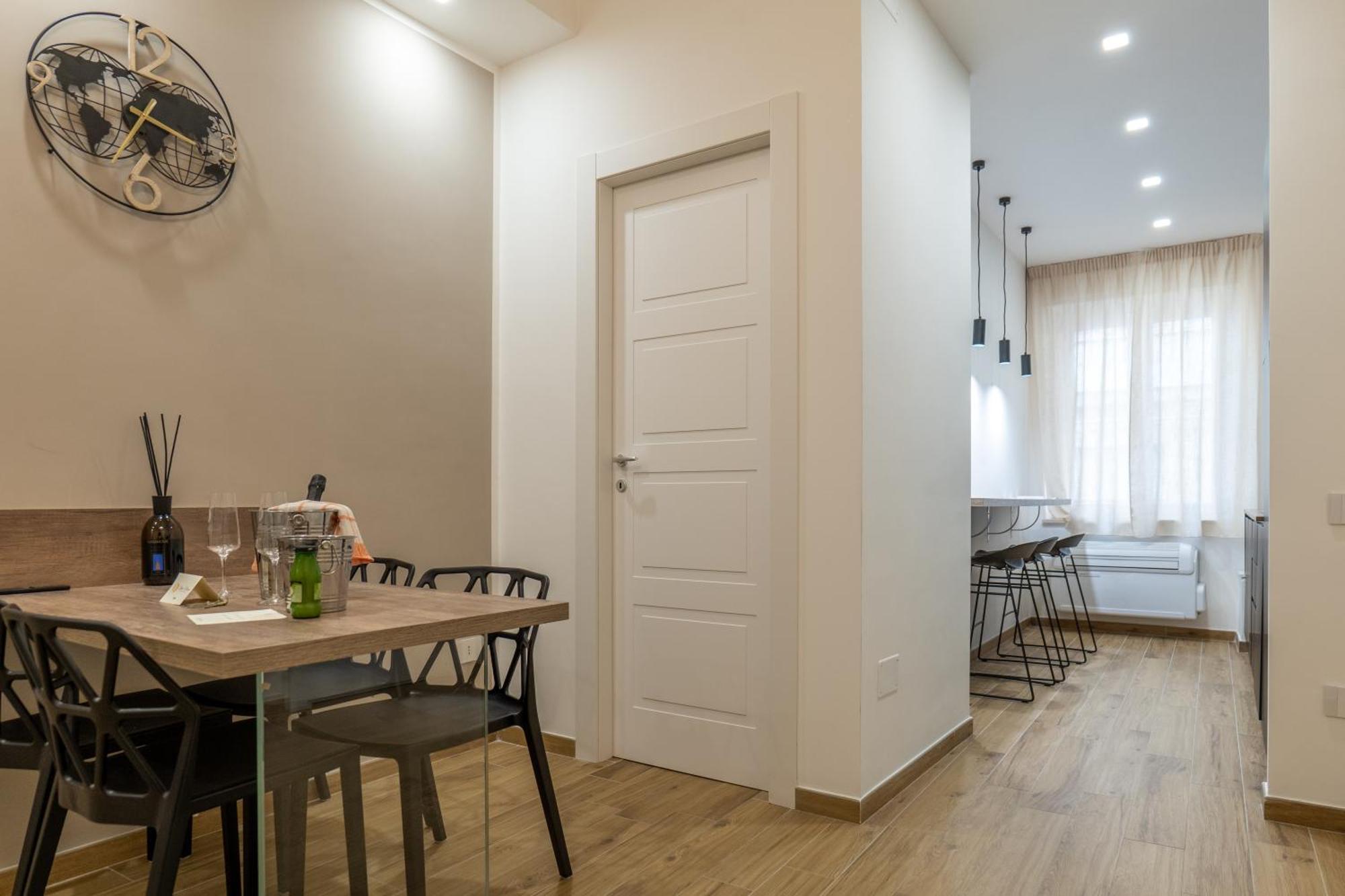 Three Moons Boutique House/Calypso Apartment ซาแลร์โน ภายนอก รูปภาพ