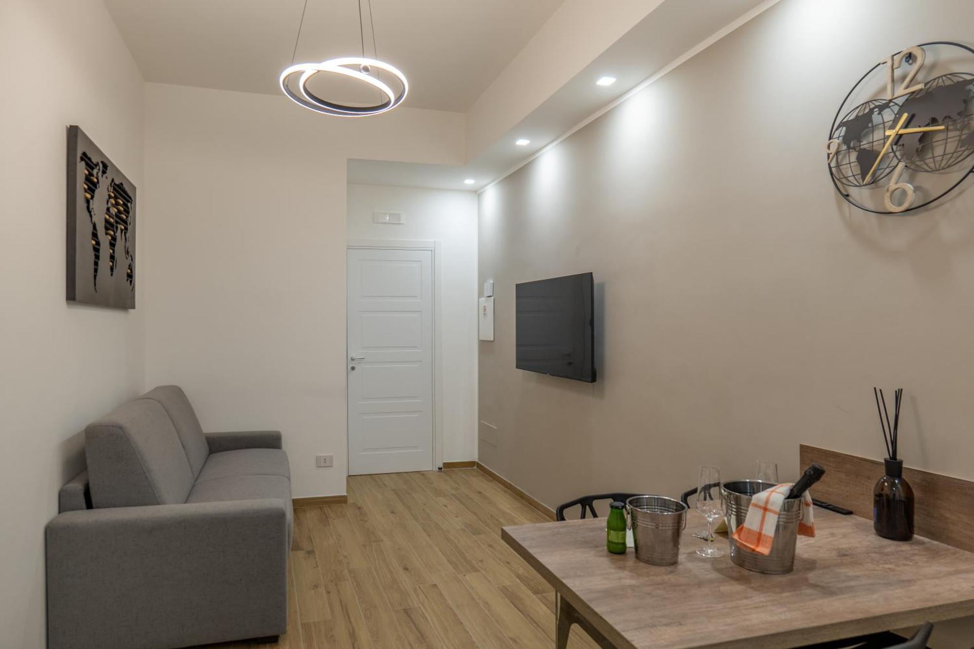 Three Moons Boutique House/Calypso Apartment ซาแลร์โน ภายนอก รูปภาพ