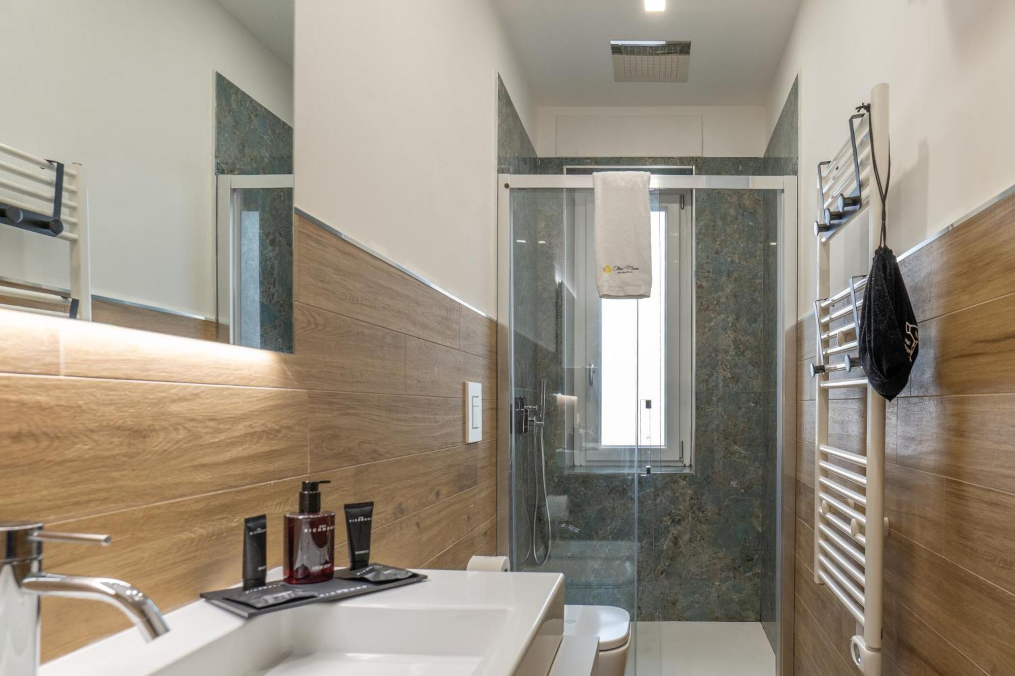 Three Moons Boutique House/Calypso Apartment ซาแลร์โน ภายนอก รูปภาพ