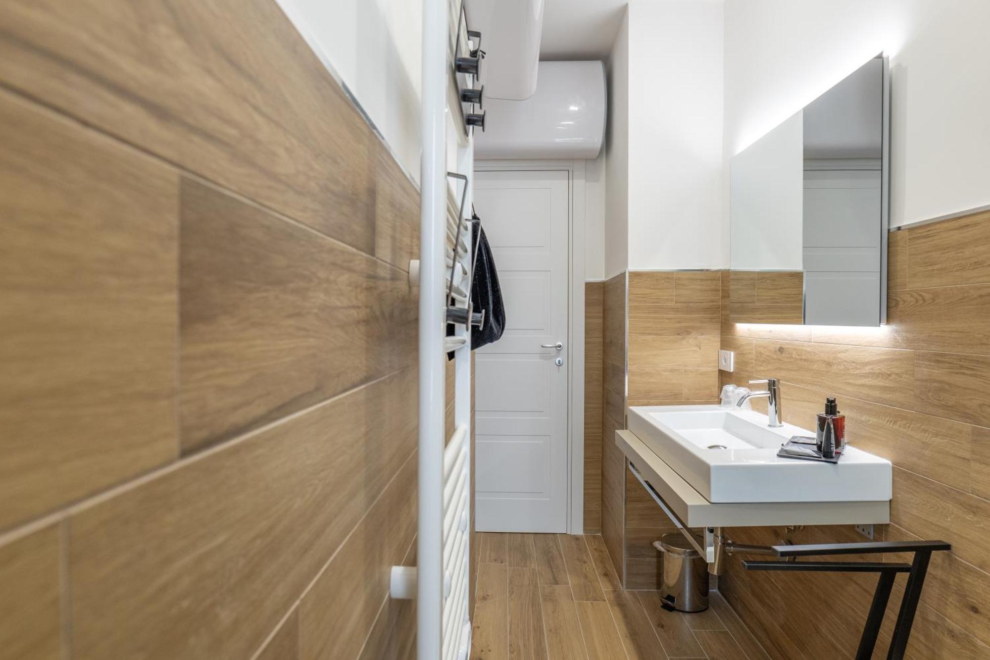 Three Moons Boutique House/Calypso Apartment ซาแลร์โน ภายนอก รูปภาพ